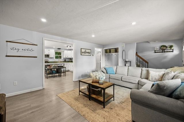 18 Blueberry Knoll 18, Bridgewater, MA 02324