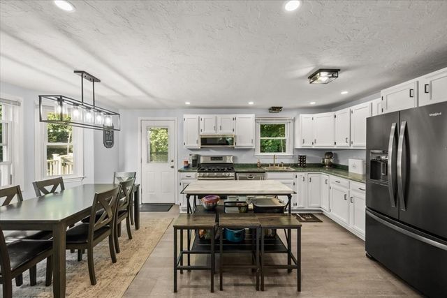 18 Blueberry Knoll 18, Bridgewater, MA 02324
