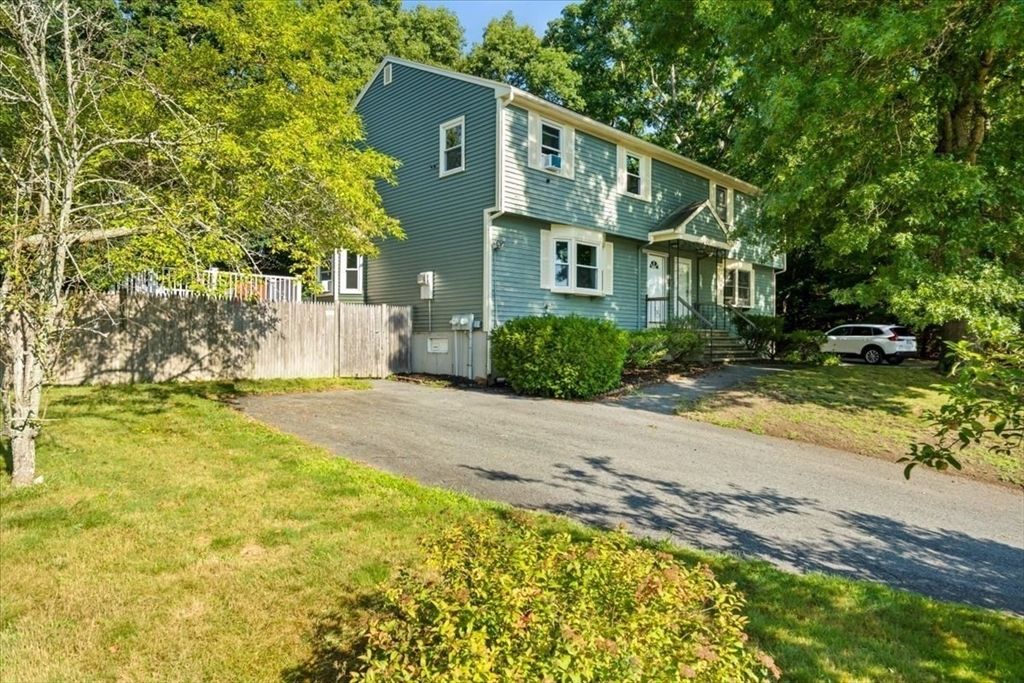 18 Blueberry Knoll 18, Bridgewater, MA 02324