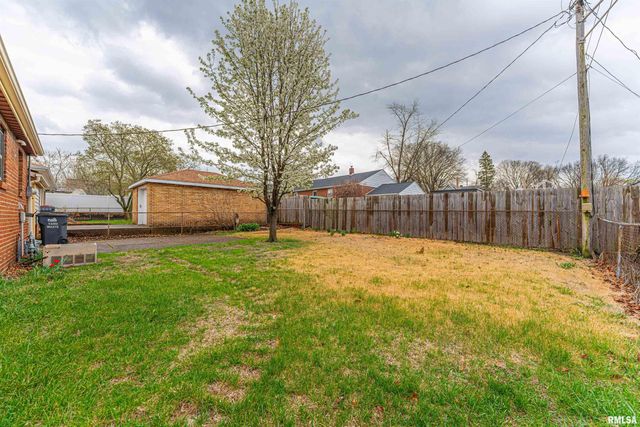 1004 WILLOW Street, Pekin, IL 61554