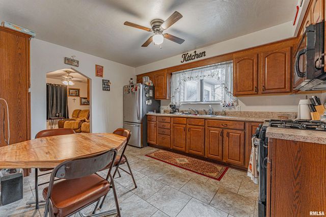 1004 WILLOW Street, Pekin, IL 61554