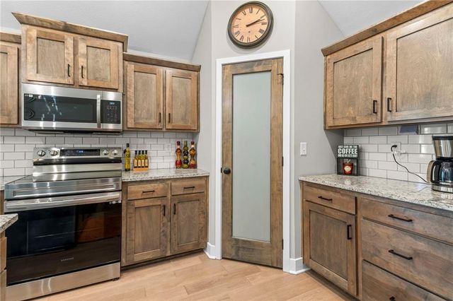 1404 NW Maple Drive, Grain Valley, MO 64029