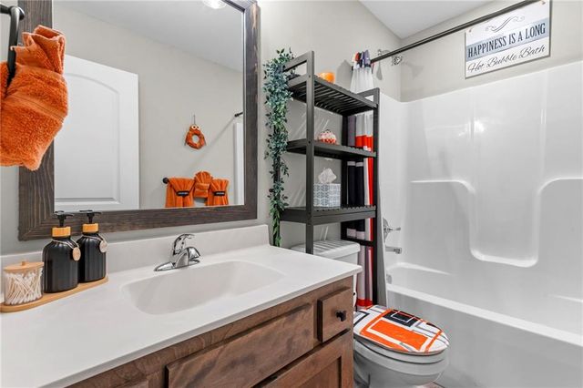 1404 NW Maple Drive, Grain Valley, MO 64029