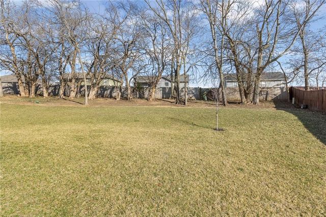 1404 NW Maple Drive, Grain Valley, MO 64029