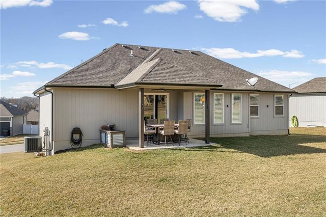 1404 NW Maple Drive, Grain Valley, MO 64029