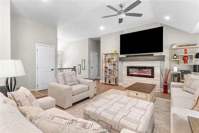 1404 NW Maple Drive, Grain Valley, MO 64029