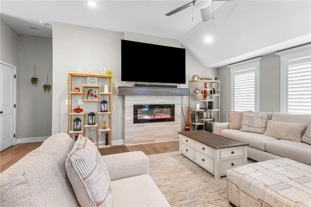 1404 NW Maple Drive, Grain Valley, MO 64029