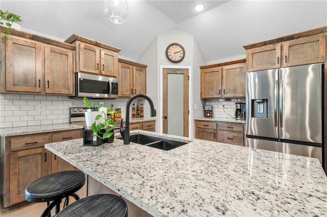 1404 NW Maple Drive, Grain Valley, MO 64029