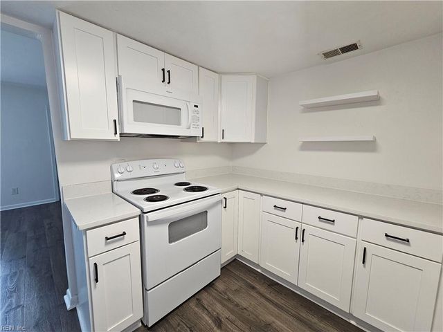 3339 Lakecrest RD, Virginia Beach, VA 23452