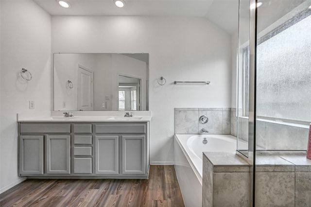 432 Pecan Landing Lane, La Marque, TX 77568