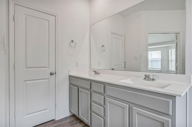 432 Pecan Landing Lane, La Marque, TX 77568