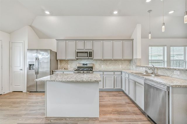 432 Pecan Landing Lane, La Marque, TX 77568