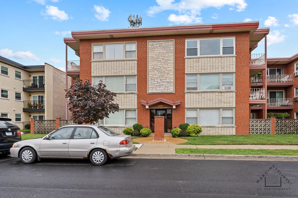 3033 Paris Avenue 303, River Grove, IL 60171 — photo 2