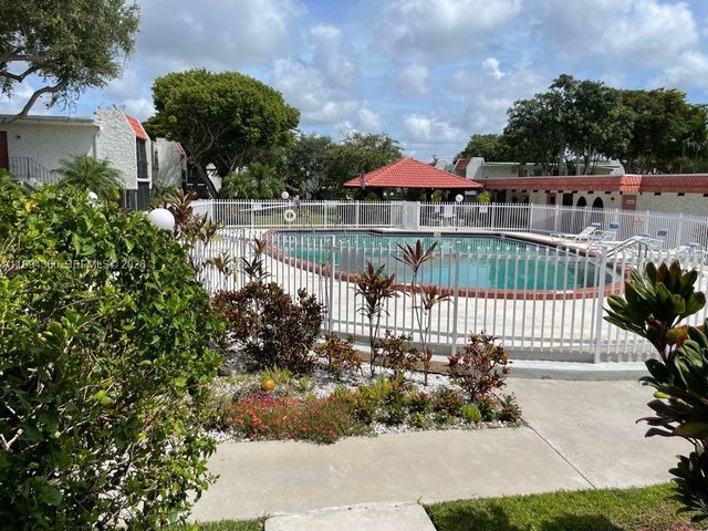 8701 SW 141st St C5, Palmetto Bay, FL 33176