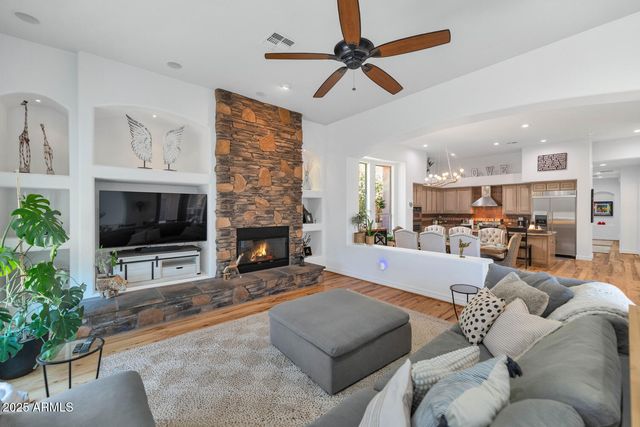 27562 N 83RD Glen, Peoria, AZ 85383