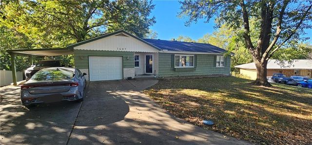 1607 Edgewood Lane, Lexington, MO 64067