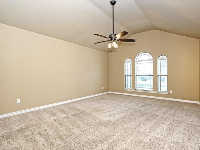 224 Geode LN, Jarrell, TX 76537