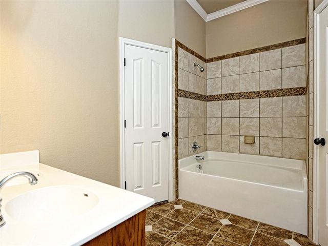 224 Geode LN, Jarrell, TX 76537