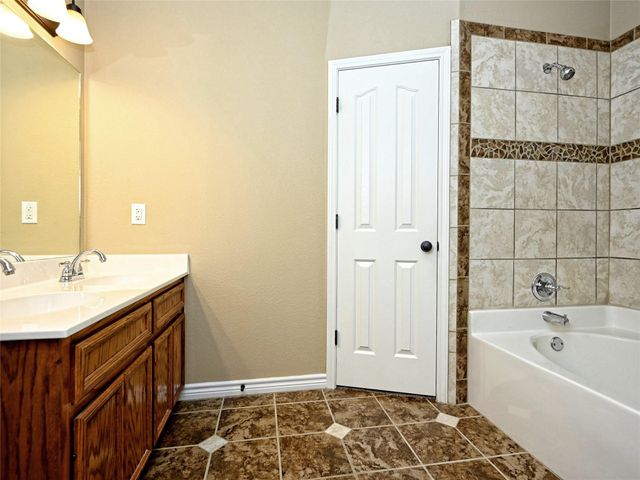 224 Geode LN, Jarrell, TX 76537
