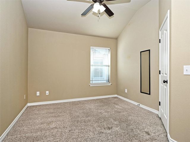 224 Geode LN, Jarrell, TX 76537
