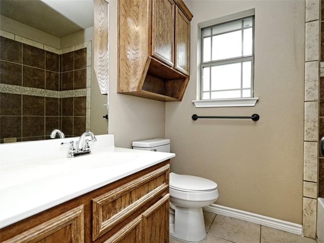 224 Geode LN, Jarrell, TX 76537