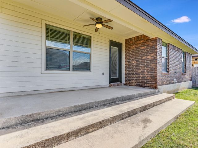 224 Geode LN, Jarrell, TX 76537