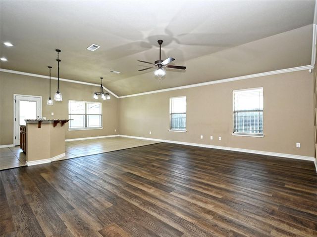 224 Geode LN, Jarrell, TX 76537