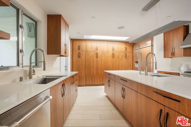 279 Mabery Road, Santa Monica, CA 90402