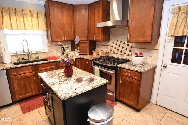 611 Flagstone Way, Durham, NC 27712