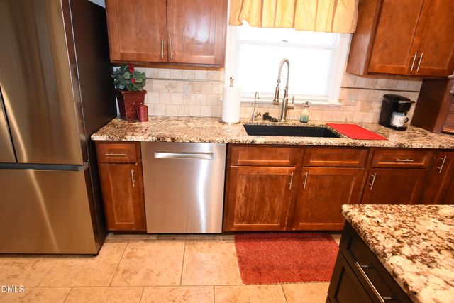 611 Flagstone Way, Durham, NC 27712