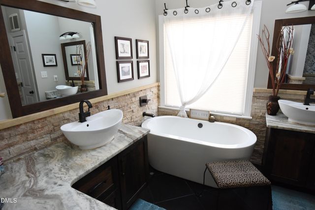 611 Flagstone Way, Durham, NC 27712