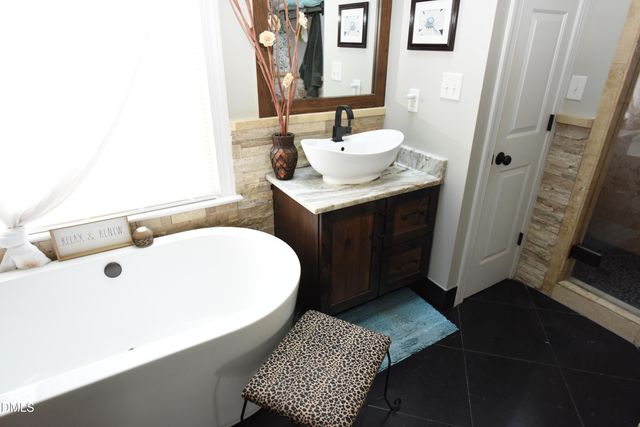 611 Flagstone Way, Durham, NC 27712