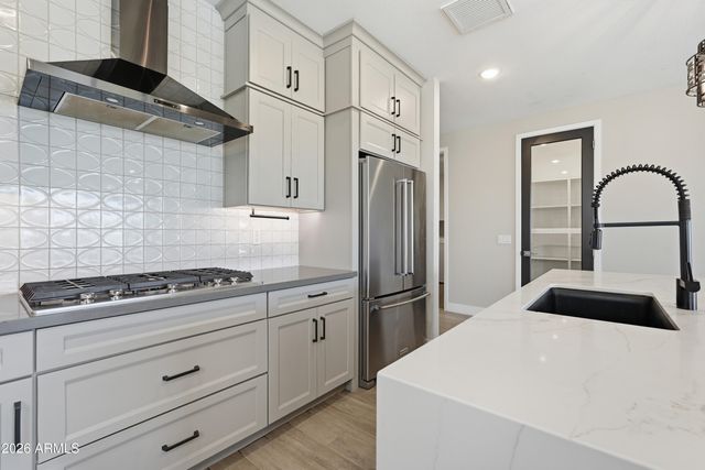 9616 E RAINBOW Avenue, Mesa, AZ 85212