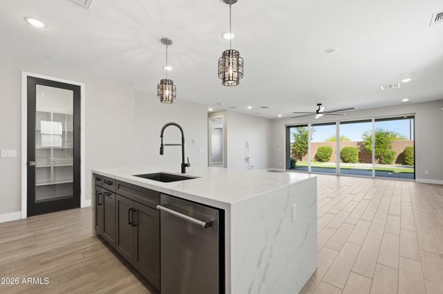 9616 E RAINBOW Avenue, Mesa, AZ 85212