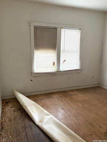 319 McKay, San Antonio, TX 78204
