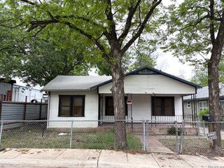 319 McKay, San Antonio, TX 78204