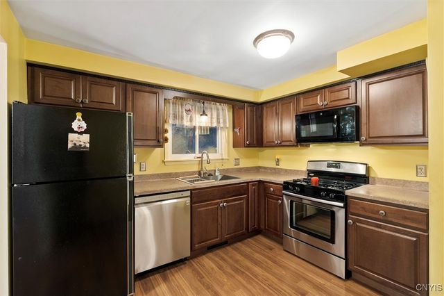 7545 Lake Avenue, Williamson, NY 14589