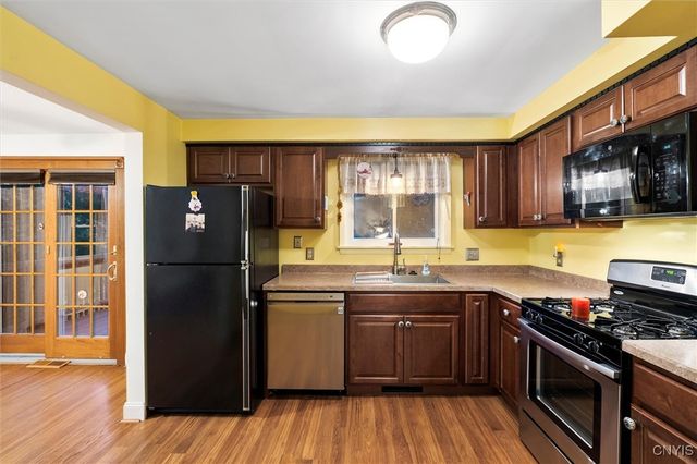 7545 Lake Avenue, Williamson, NY 14589