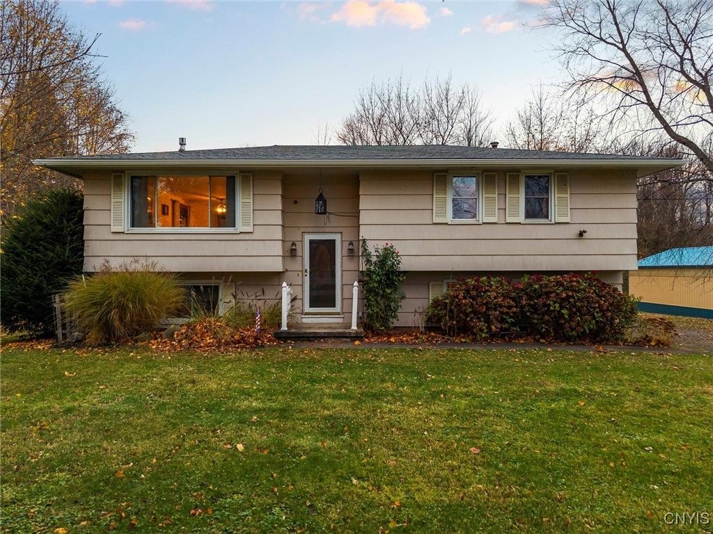 7545 Lake Avenue, Williamson, NY 14589