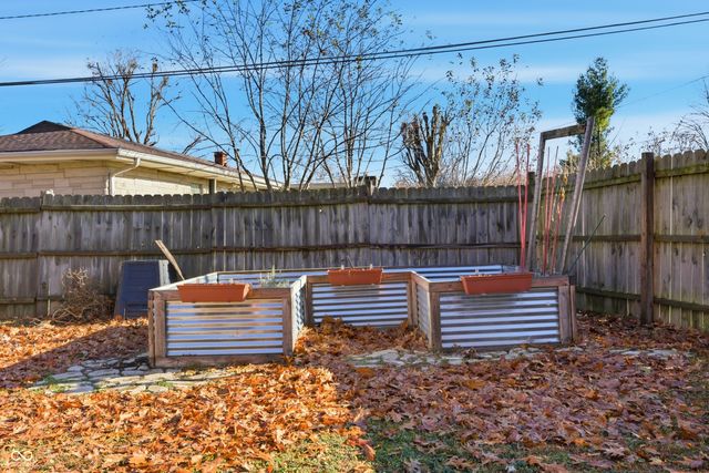 6911 W Lockerbie Drive, Indianapolis, IN 46214