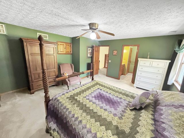 9868 W 450 S, Owensville, IN 47665