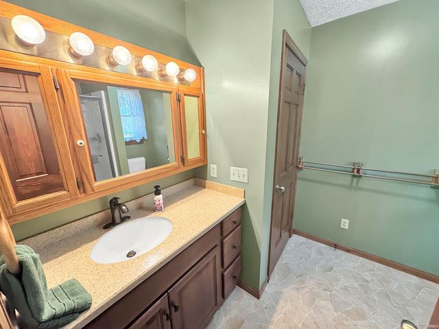 9868 W 450 S, Owensville, IN 47665