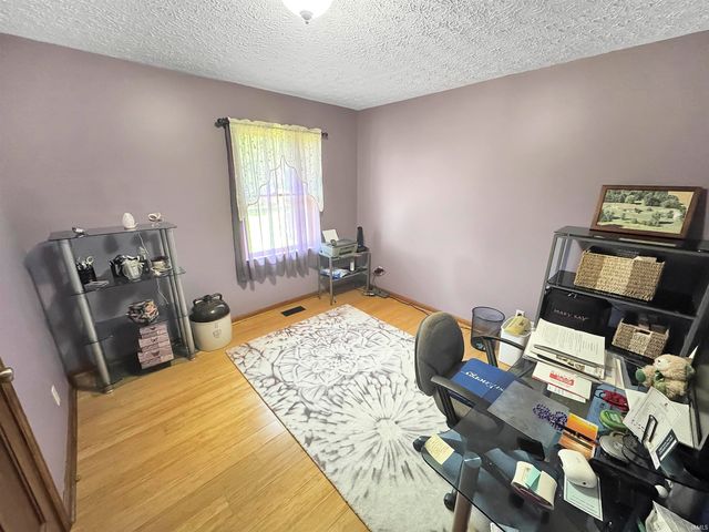 9868 W 450 S, Owensville, IN 47665