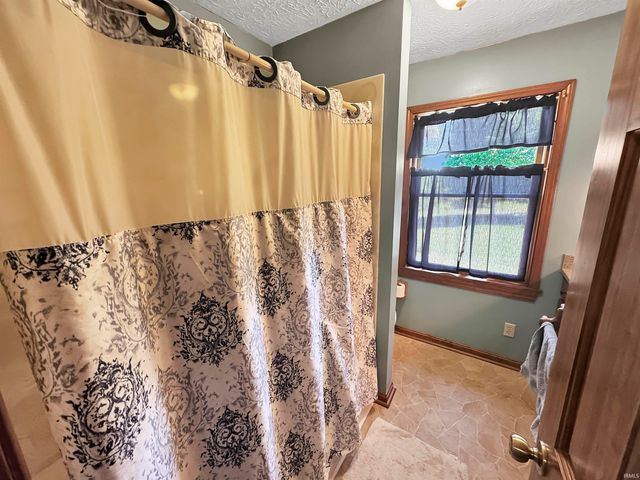9868 W 450 S, Owensville, IN 47665