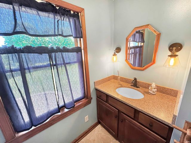 9868 W 450 S, Owensville, IN 47665