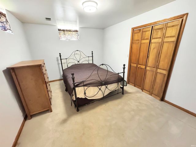 9868 W 450 S, Owensville, IN 47665