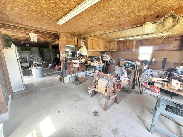 9868 W 450 S, Owensville, IN 47665