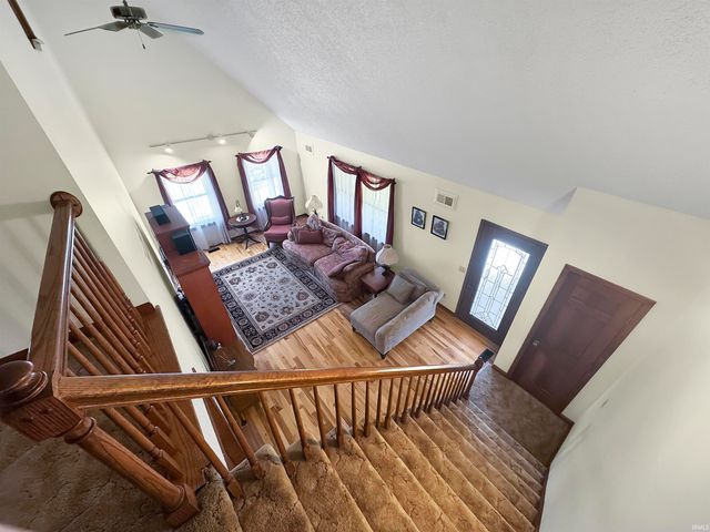 9868 W 450 S, Owensville, IN 47665