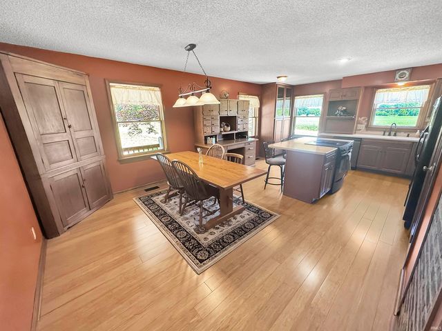9868 W 450 S, Owensville, IN 47665