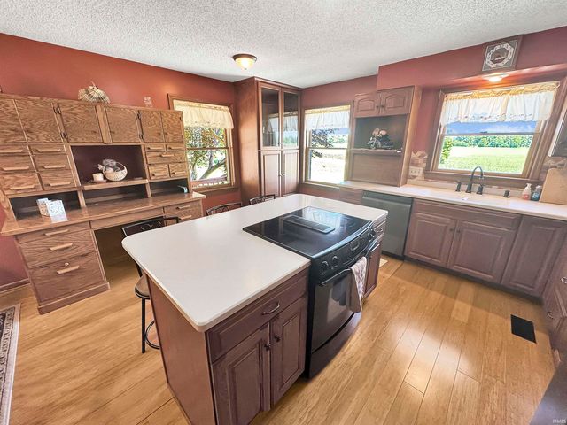 9868 W 450 S, Owensville, IN 47665